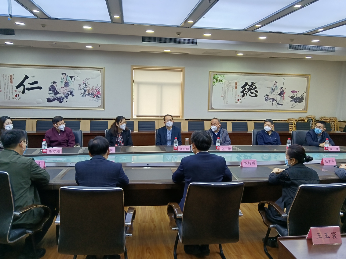 【民呼我应，代表有约】区人大常委会主任熊高翔带队走访慰问槐荫人民医院一线防疫医护人员
