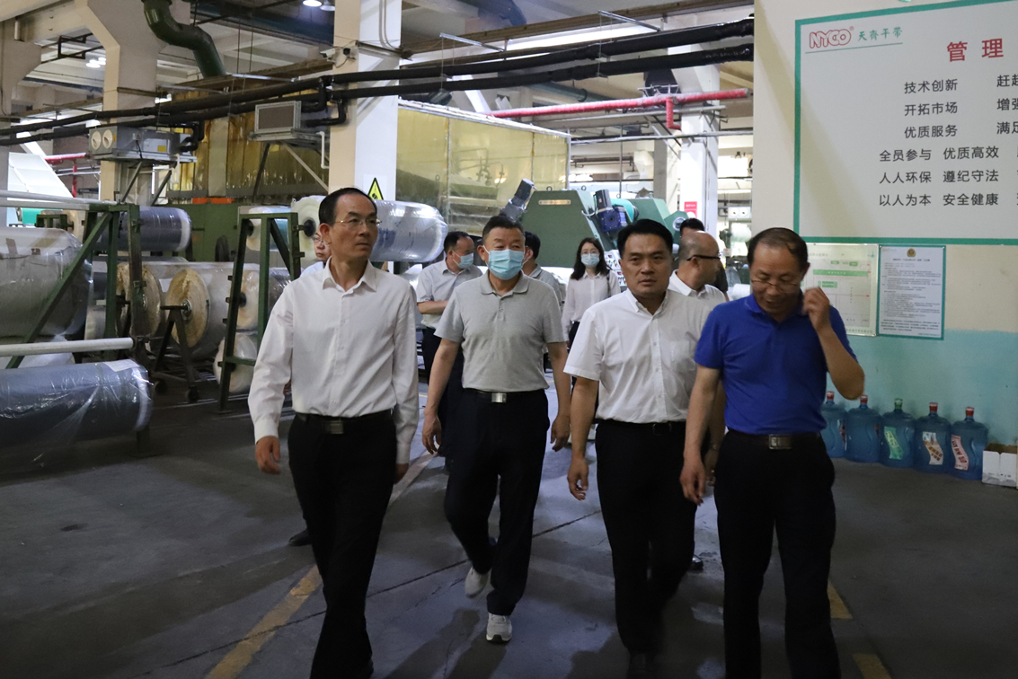 【民呼我应，代表有约】进企业听声问需，送政策纾困解难