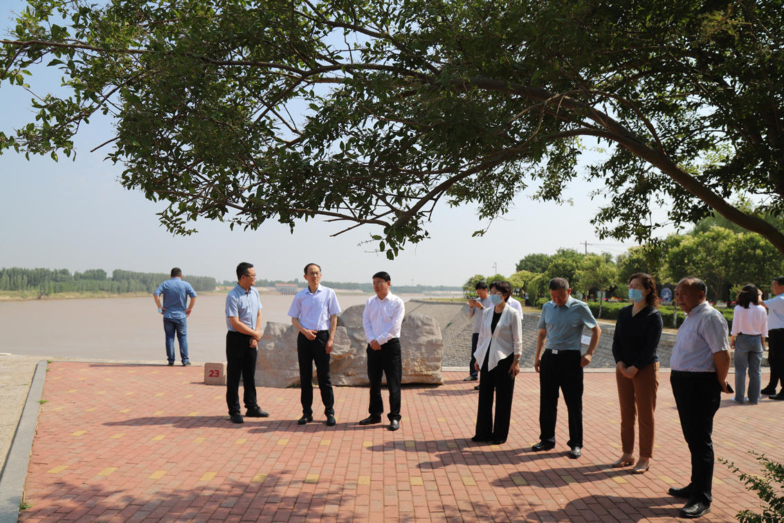 区人大常委会主任会议察看黄河防汛工作 听取全区《土地管理法》贯彻实施和防汛工作情况汇报
