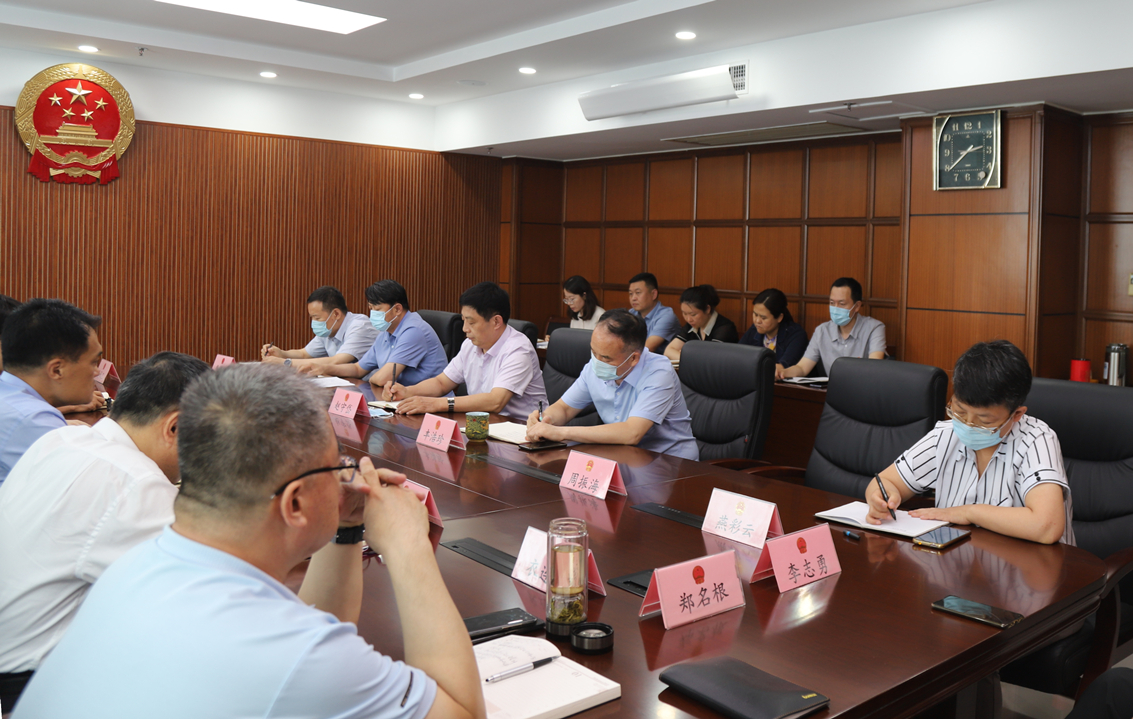 区人大常委会机关召开理论学习会议并举行庆“七一”专题党课活动