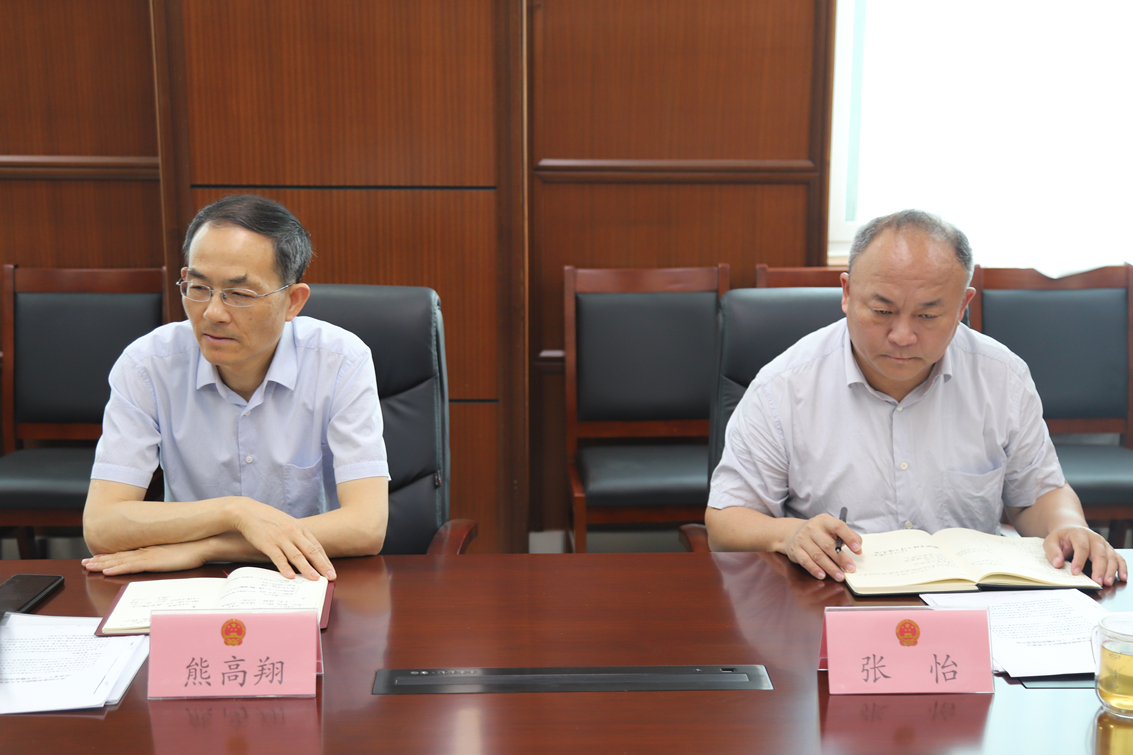 区人大常委会主任熊高翔主持召开调研宣传座谈会议