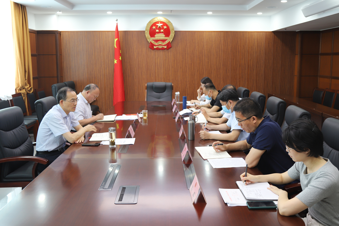 区人大常委会主任熊高翔主持召开调研宣传座谈会议