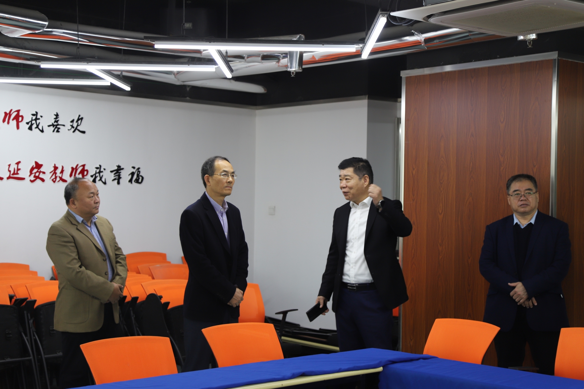 熊高翔同志带队走访调研代表所在企业和重点项目