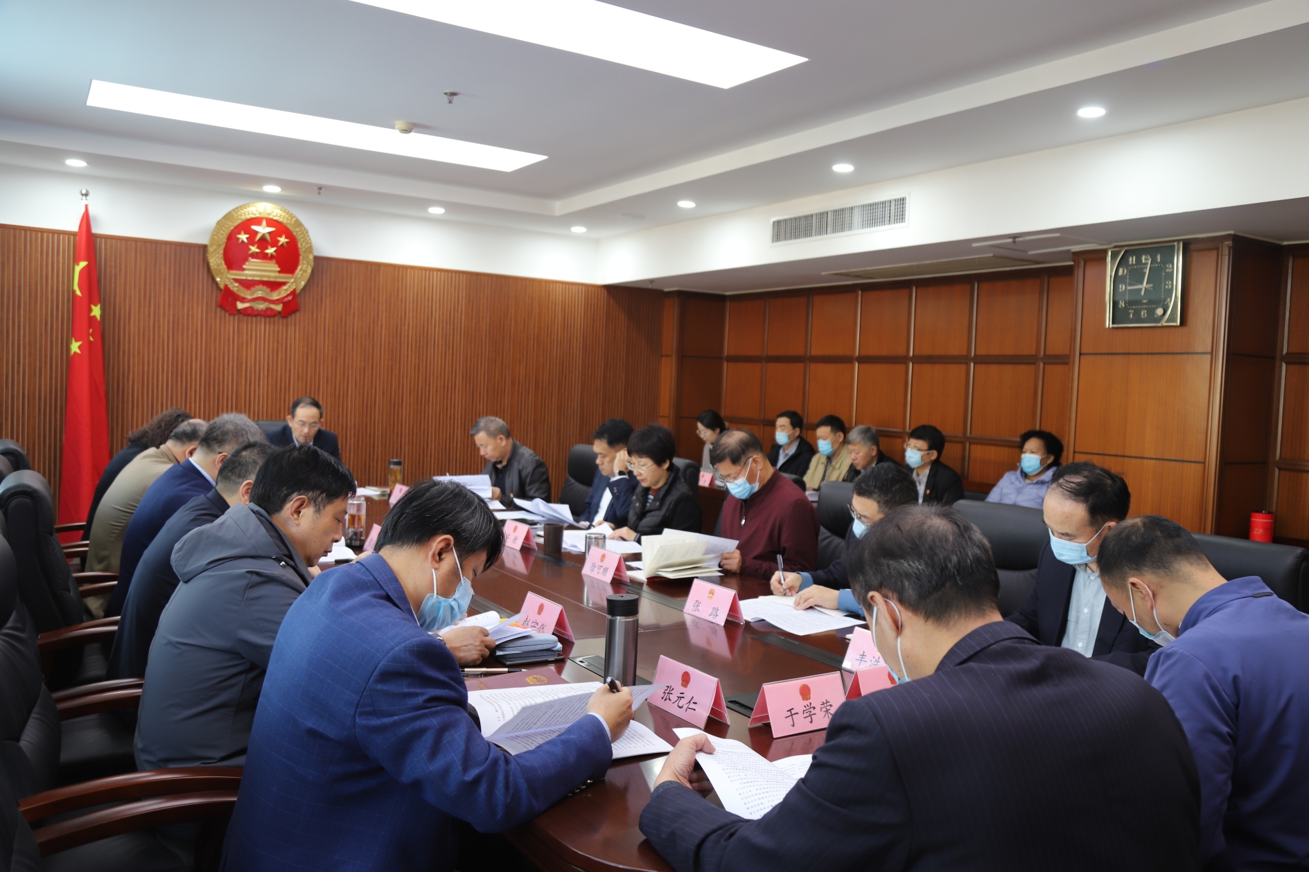区人大常委会党组理论学习中心组学习(扩大)会议召开