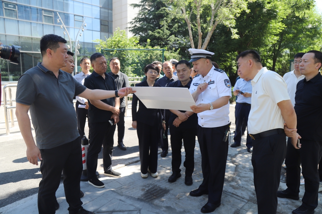 槐荫区人大常委会主任会议视察智慧社区建设、交通秩序优化及平安建设工作