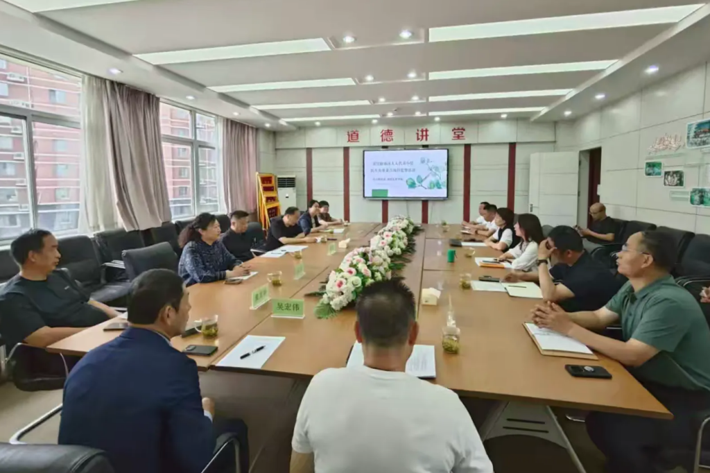 区人大常委会二级巡视员陈锐参加张庄路街道民生实事重点项目监督活动