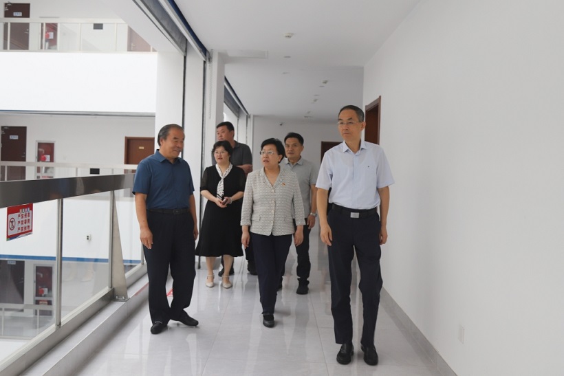区领导看望慰问革命老区建设促进会工作人员
